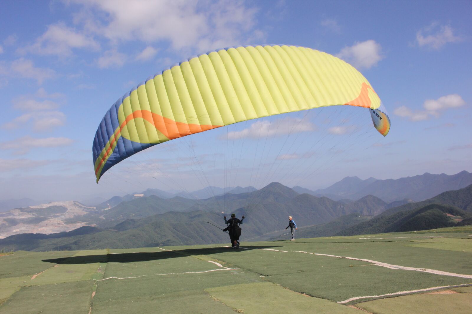 Canon EOS 550D (EOS Rebel T2i / EOS Kiss X4) sample photo. Paragliding, flight, sport photography