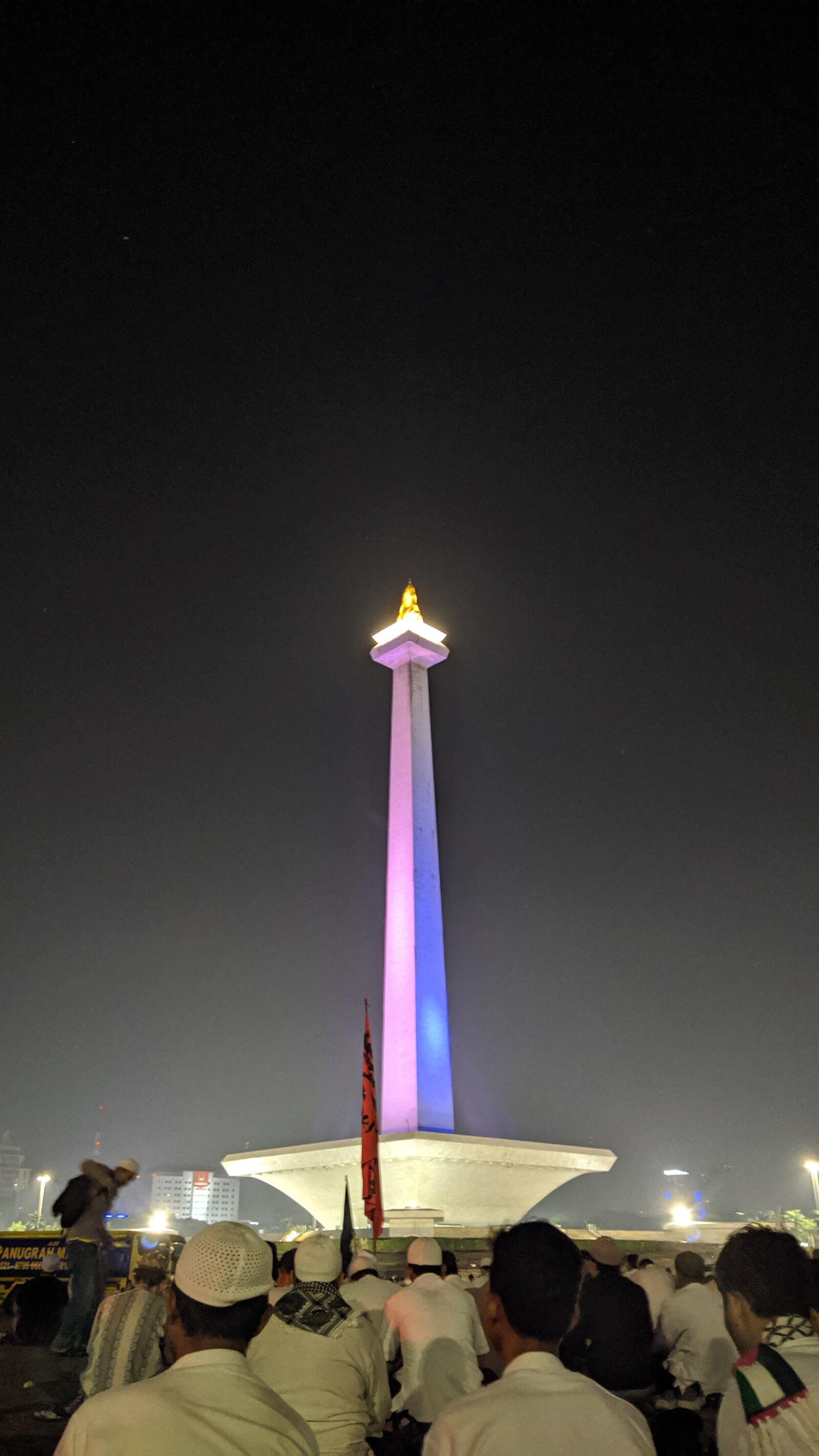 Xiaomi Redmi Note 7 sample photo. National statue, 212, midnight photography