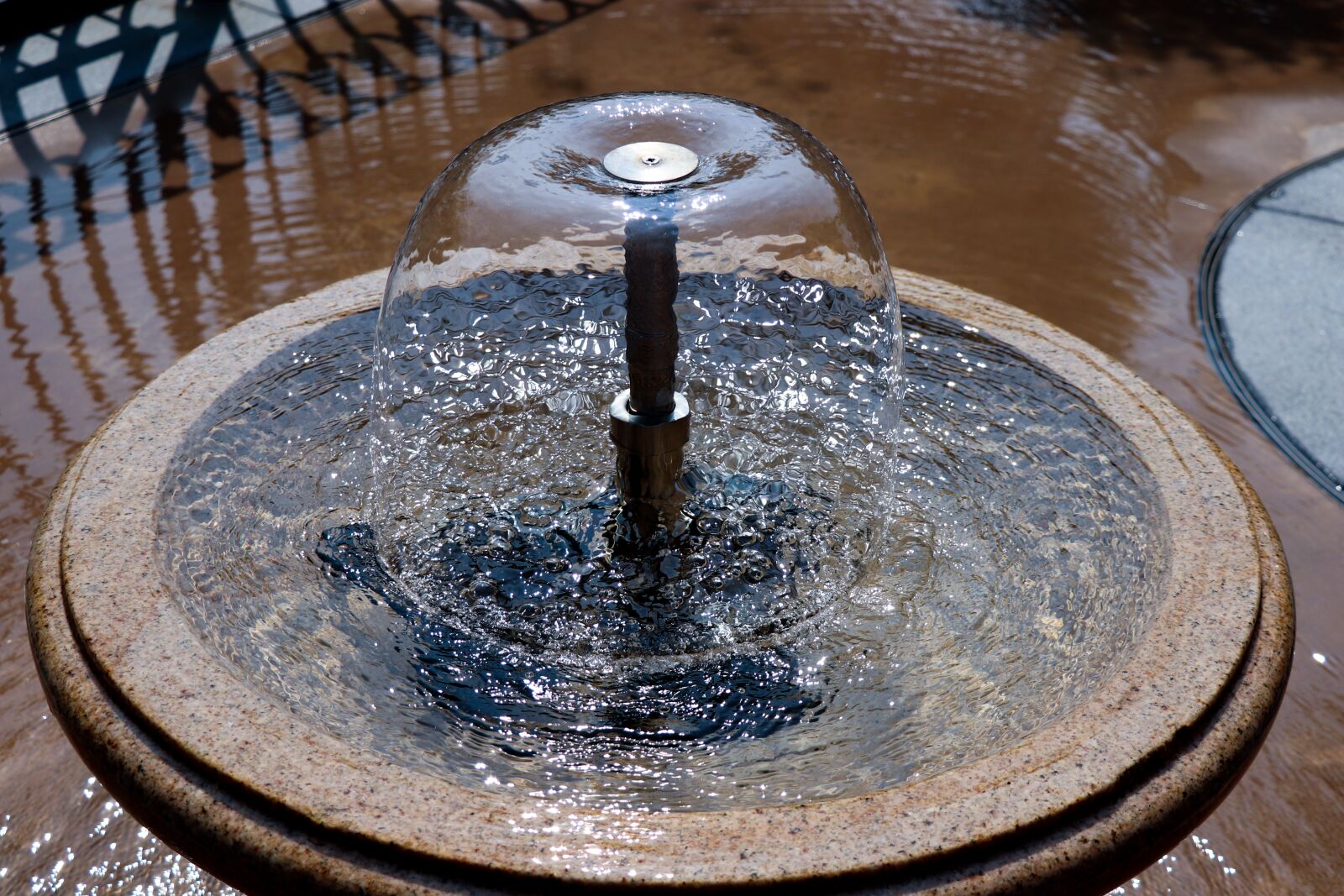 Canon EOS 77D (EOS 9000D / EOS 770D) + Canon EF-S 18-135mm F3.5-5.6 IS USM sample photo. Fountain, water, water drops photography