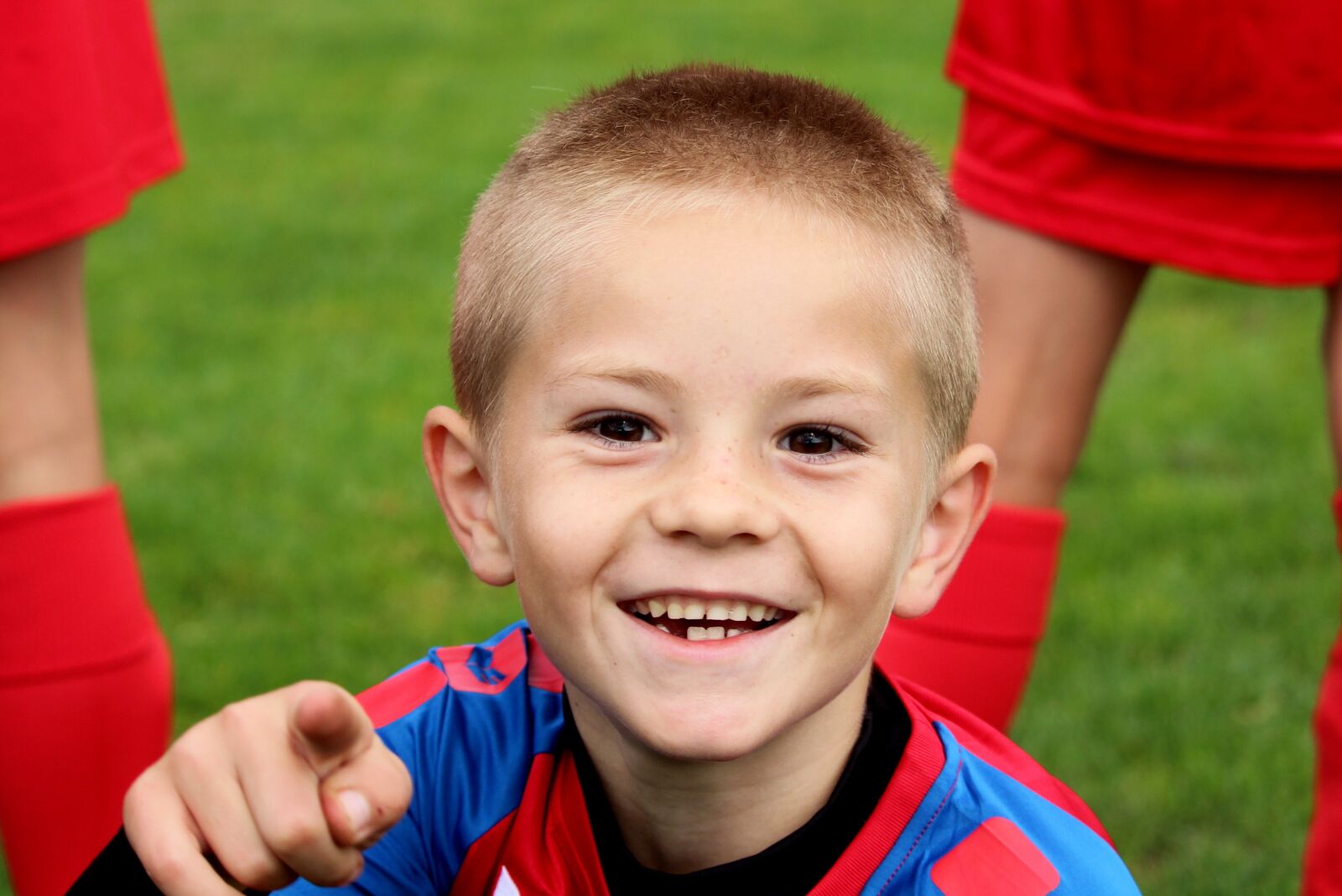 Canon EF-S 55-250mm F4-5.6 IS STM sample photo. Footballer, child, boy photography