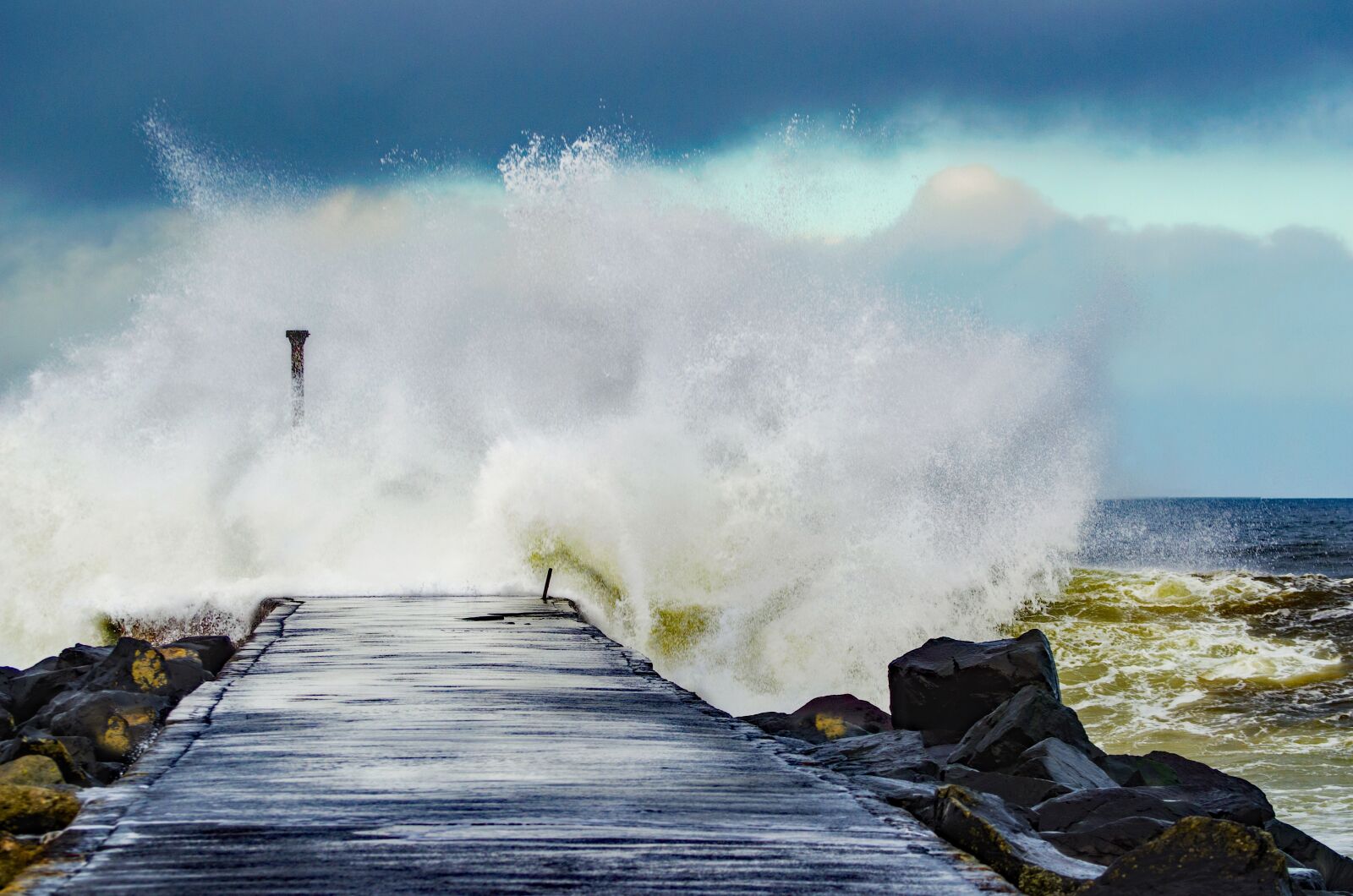 Nikon D5100 sample photo. Water, pier, surf photography