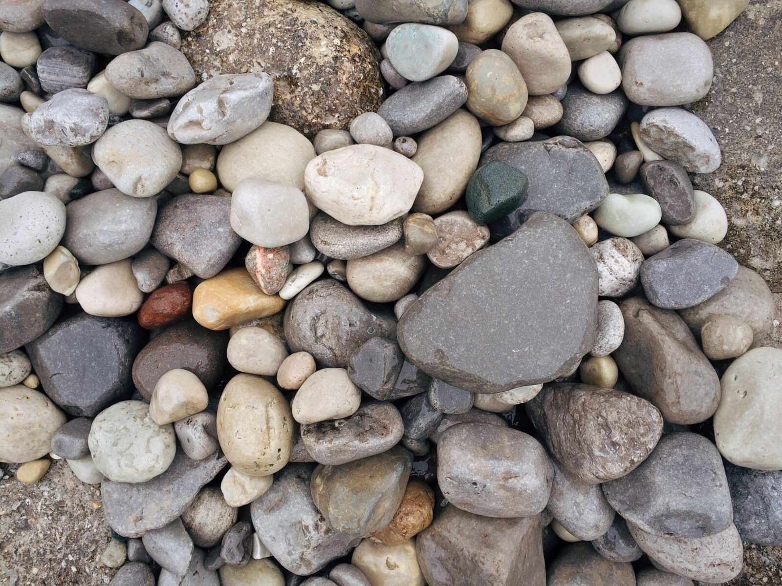 iPhone 5s back camera 4.15mm f/2.2 sample photo. Stones, rocks, beach photography