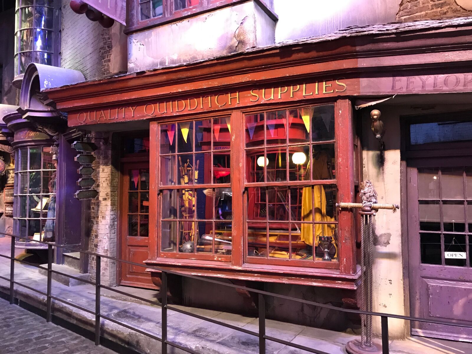 Apple iPhone 7 sample photo. Harry potter, diagon alley photography