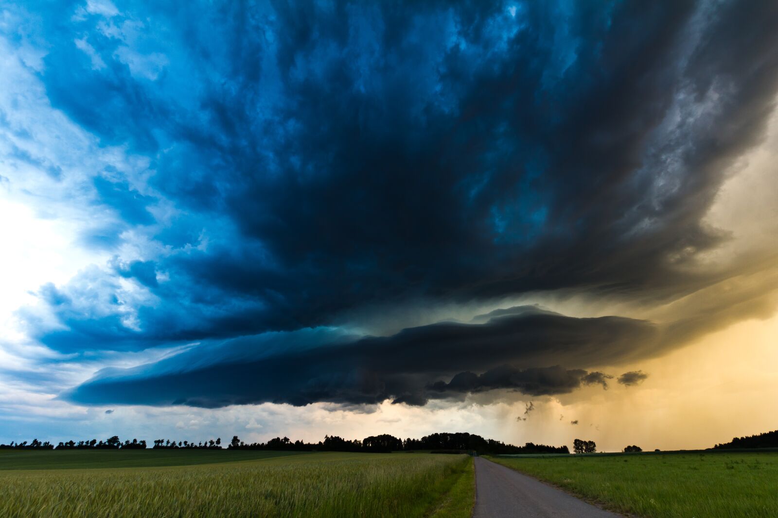 Canon EOS 60D + Canon EF-S 10-18mm F4.5–5.6 IS STM sample photo. Super cell, thunderstorm, evening photography