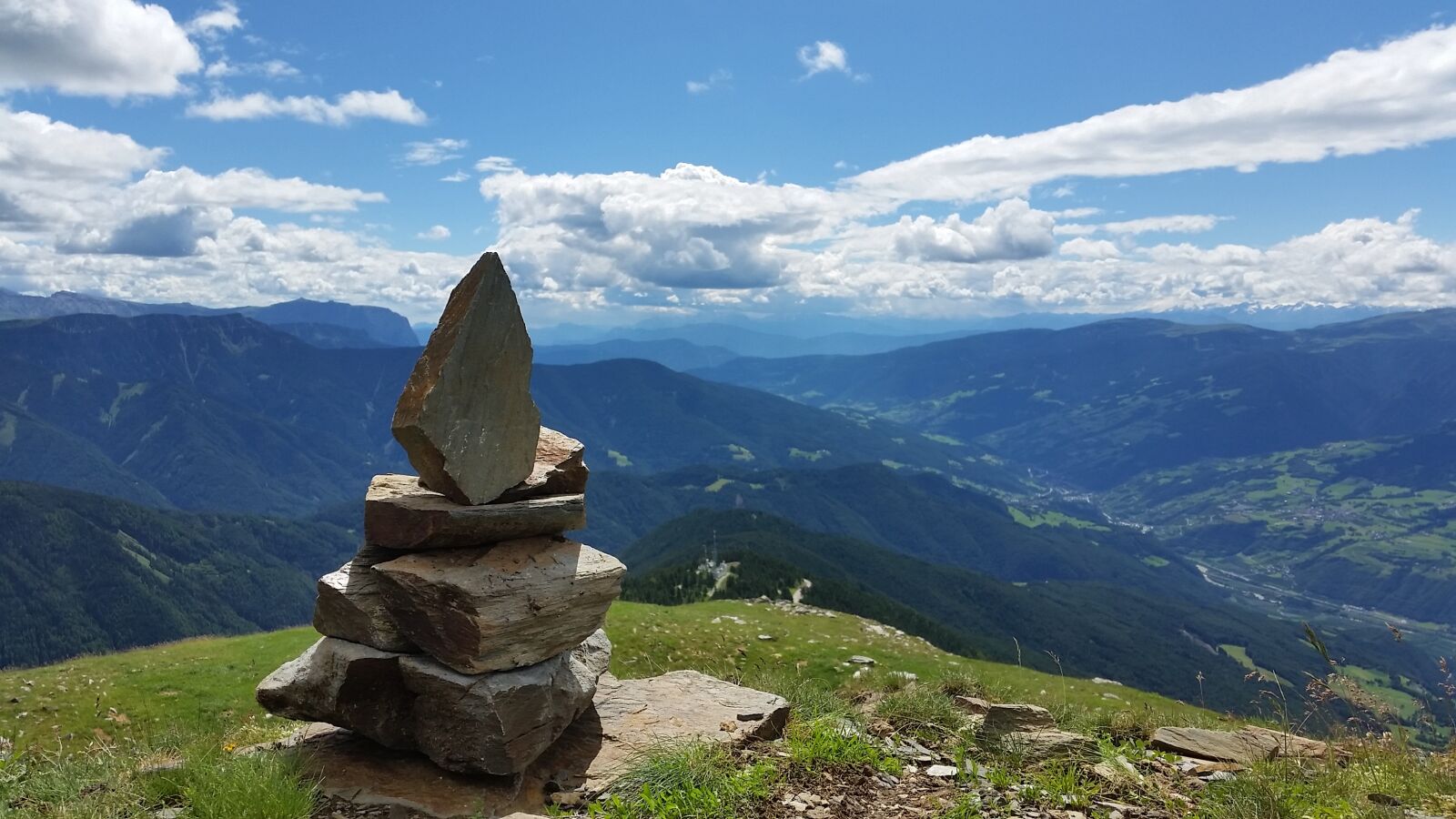 Samsung Galaxy S5 sample photo. Stones, mountains, italy photography
