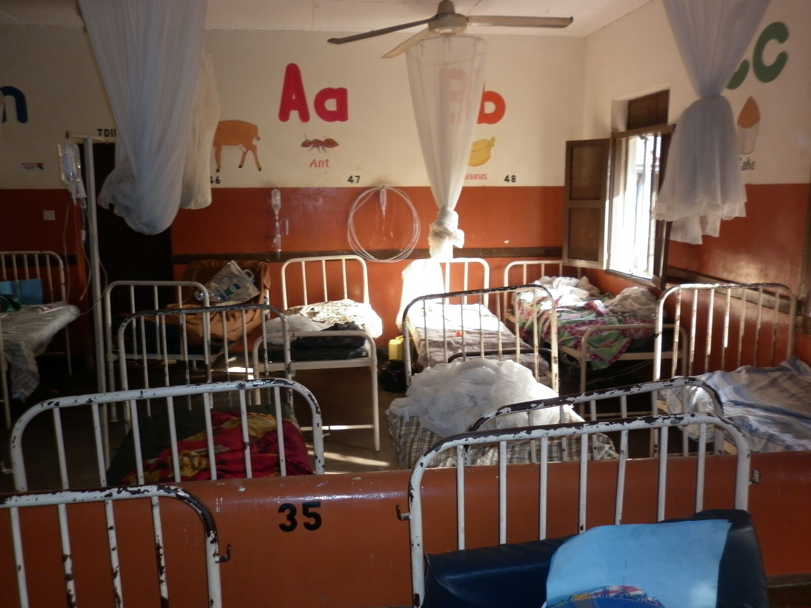 Panasonic DMC-F3 sample photo. Africa, babies, beds, clinic photography