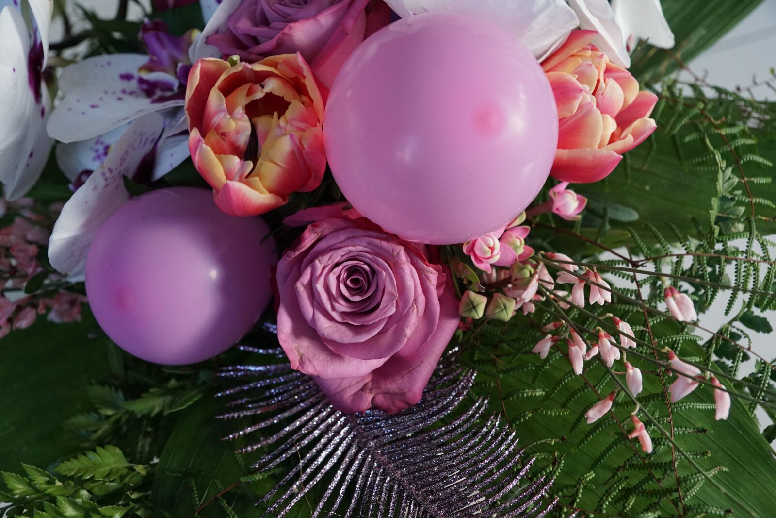 Sony ILCA-77M2 sample photo. Flowers, strauss, rose photography