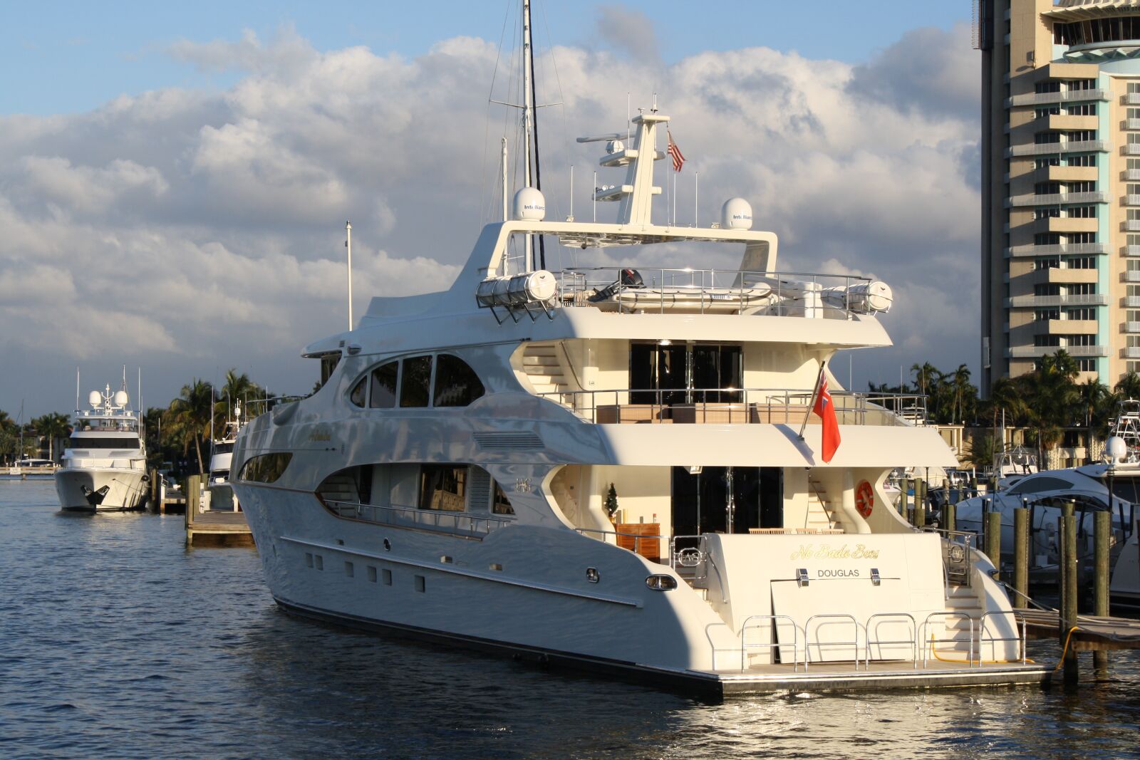 Canon EOS 1000D (EOS Digital Rebel XS / EOS Kiss F) sample photo. Yacht, dock, luxury photography