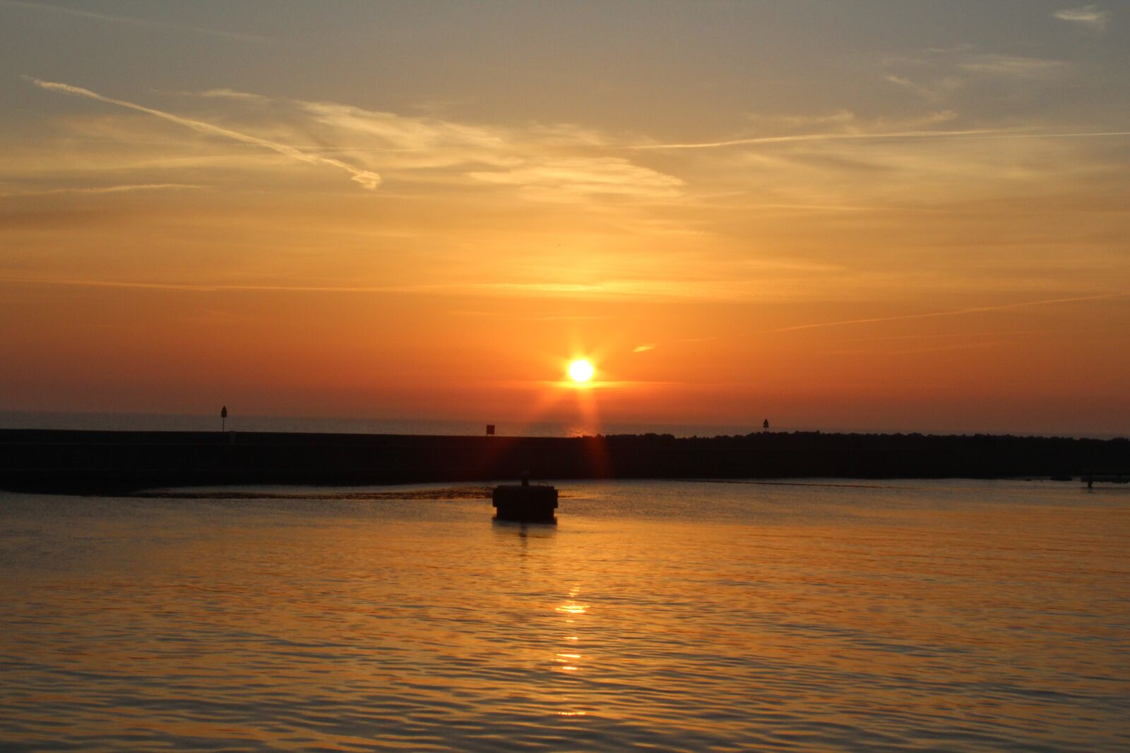 Canon EOS 1300D (EOS Rebel T6 / EOS Kiss X80) sample photo. The baltic sea, sunset photography