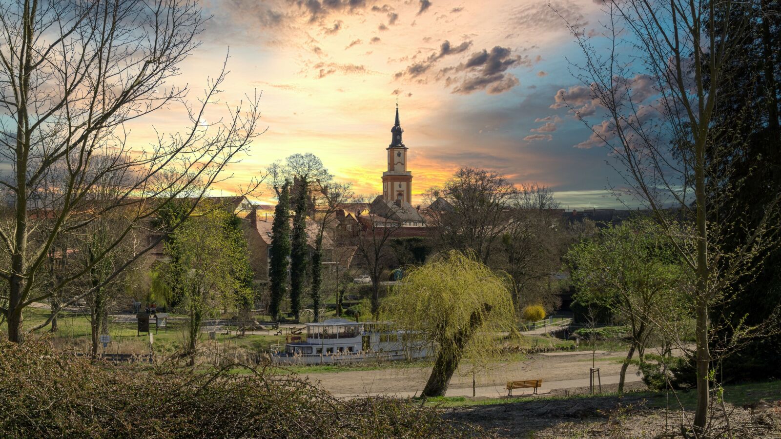 30mm F1.4 DC DN | Contemporary 016 sample photo. City, panorama, church photography