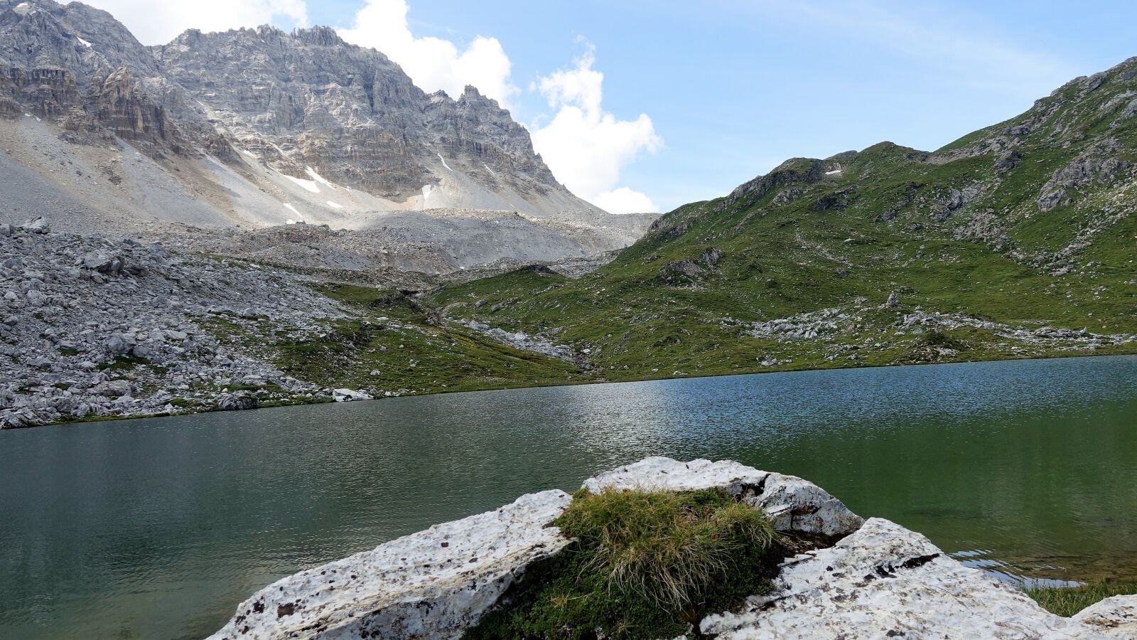 Sony Cyber-shot DSC-RX100 IV sample photo. Bergsee, graubünden, landscape photography