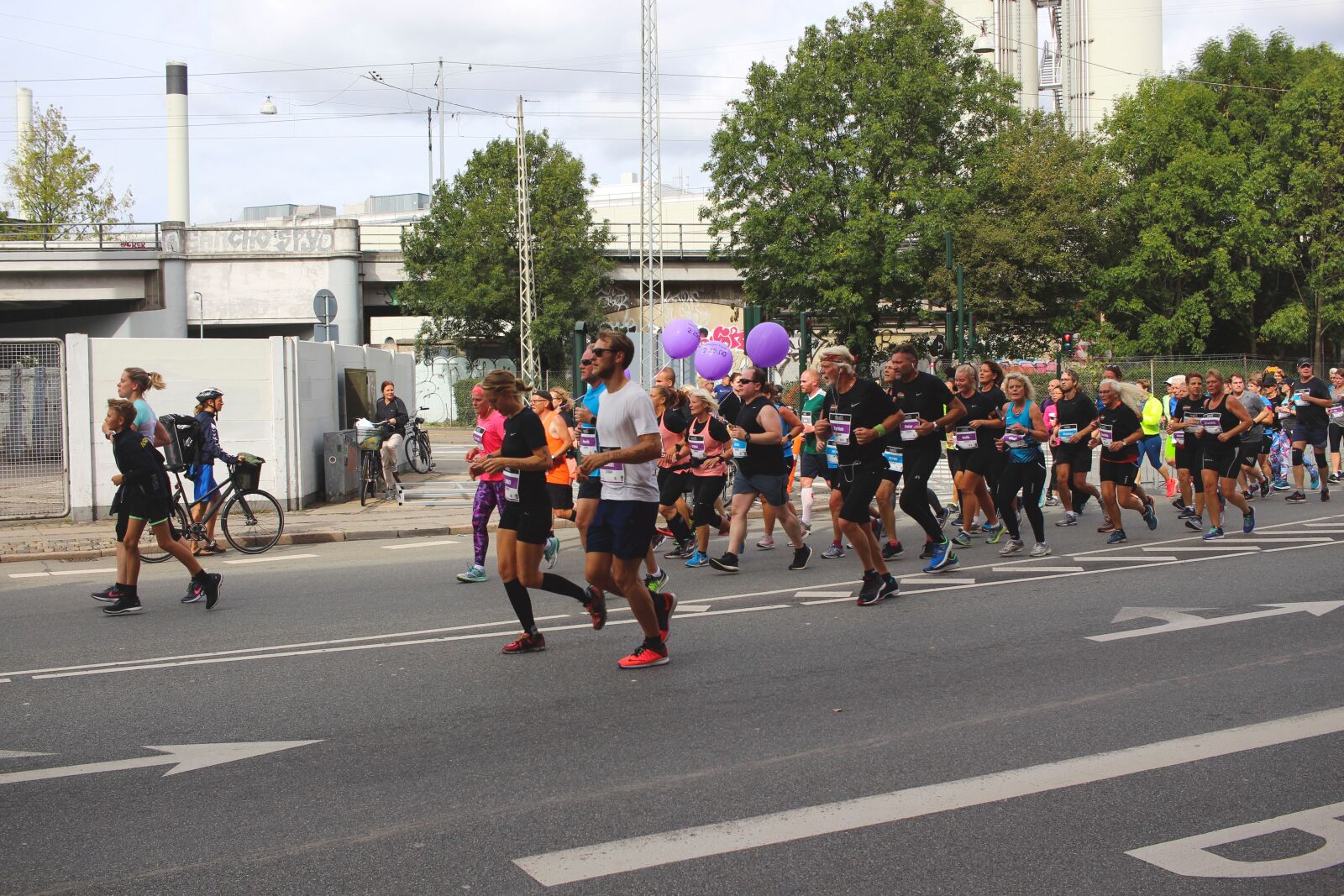 Canon EF-S 24mm F2.8 STM sample photo. Marathon, jog, race photography