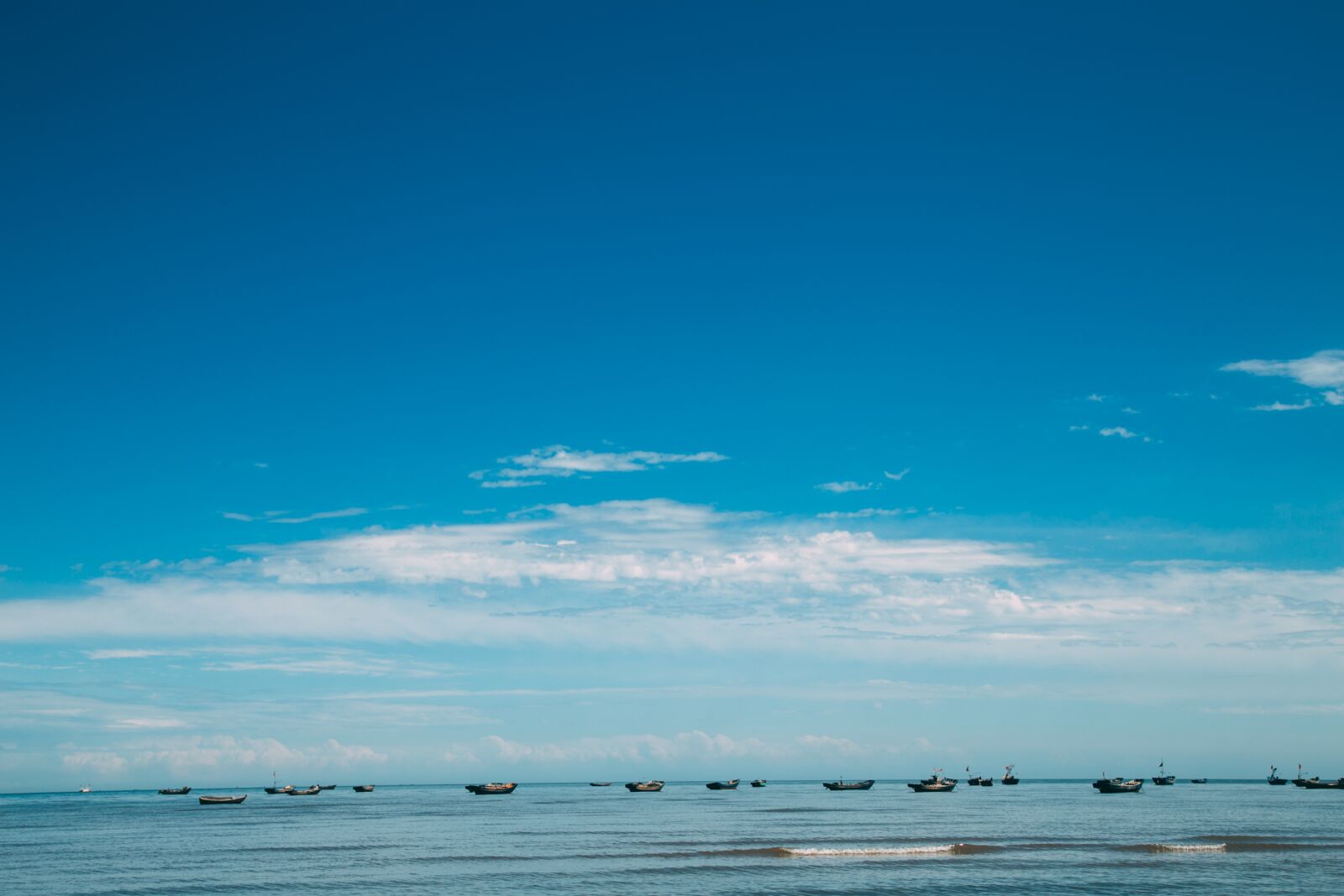 Canon EOS 6D + Canon EF 24-105mm F4L IS USM sample photo. Sea, ship, blue sky photography