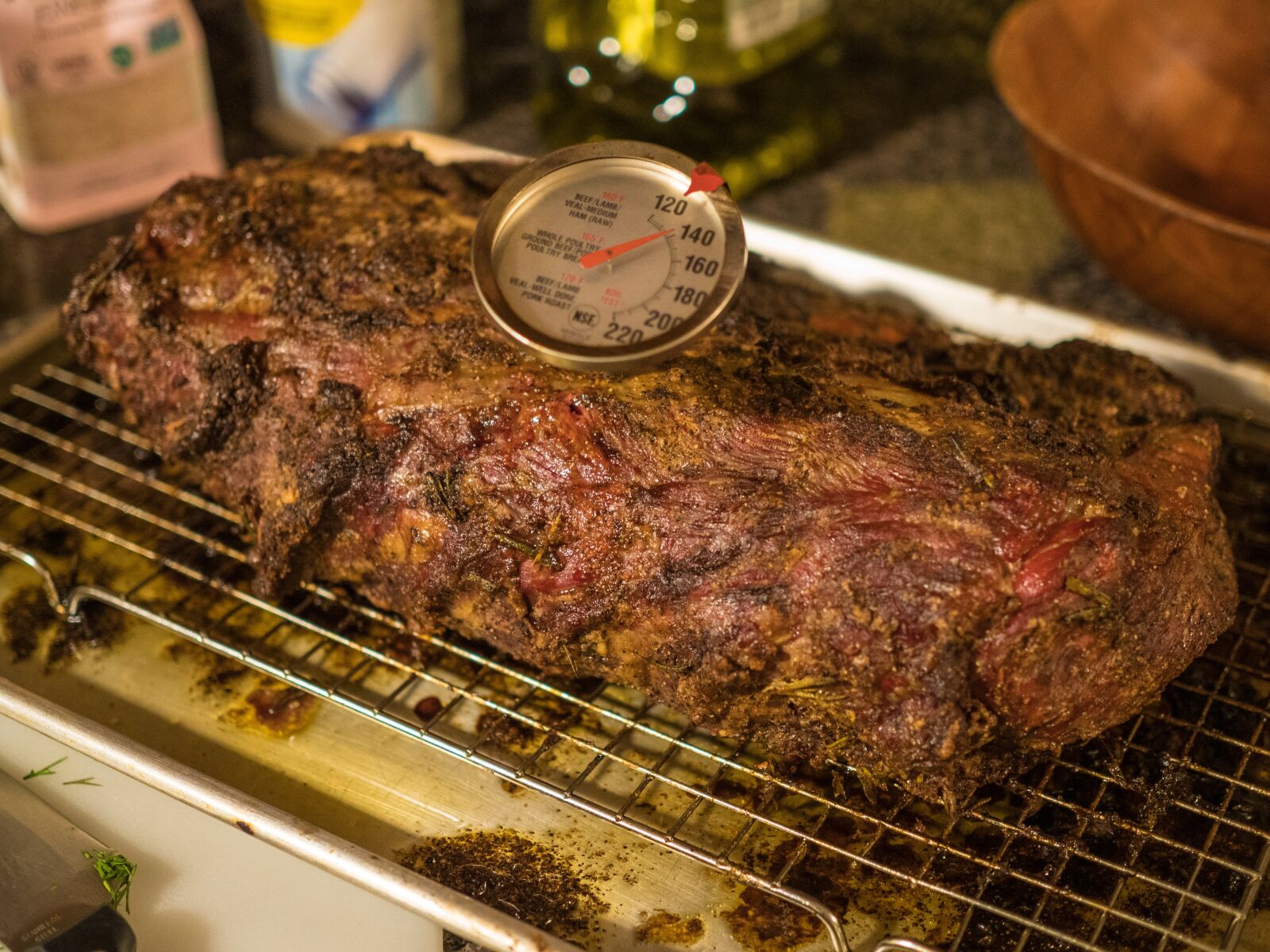 Olympus OM-D E-M1 Mark II + Olympus M.Zuiko Digital 25mm F1.8 sample photo. Meat, roast, beef photography