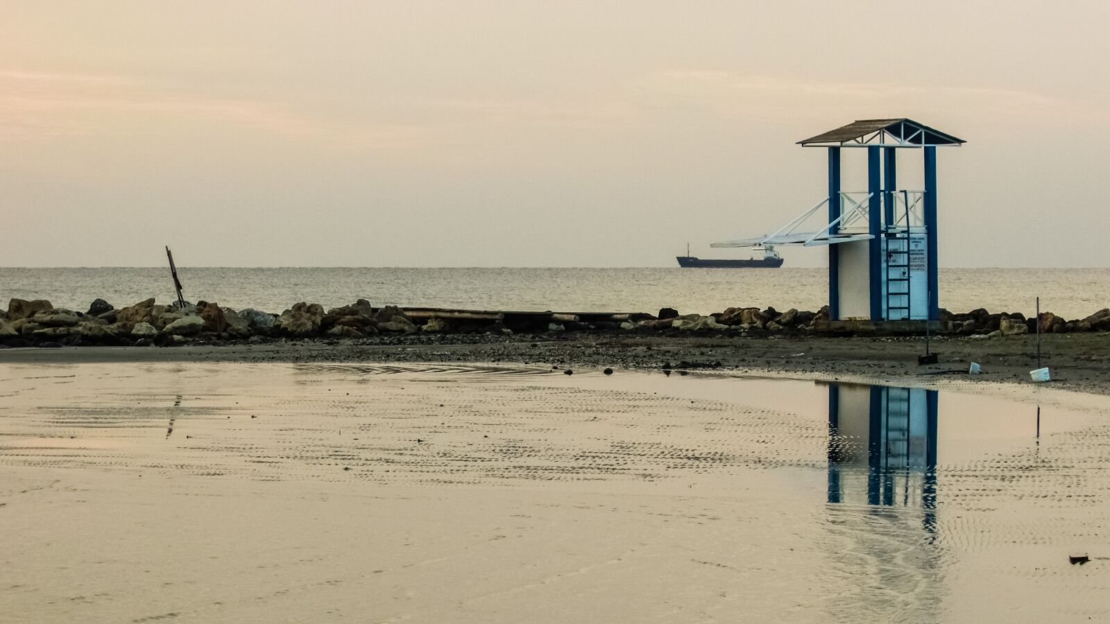 Canon PowerShot SX400 IS sample photo. Cyprus, larnaca, reflection photography