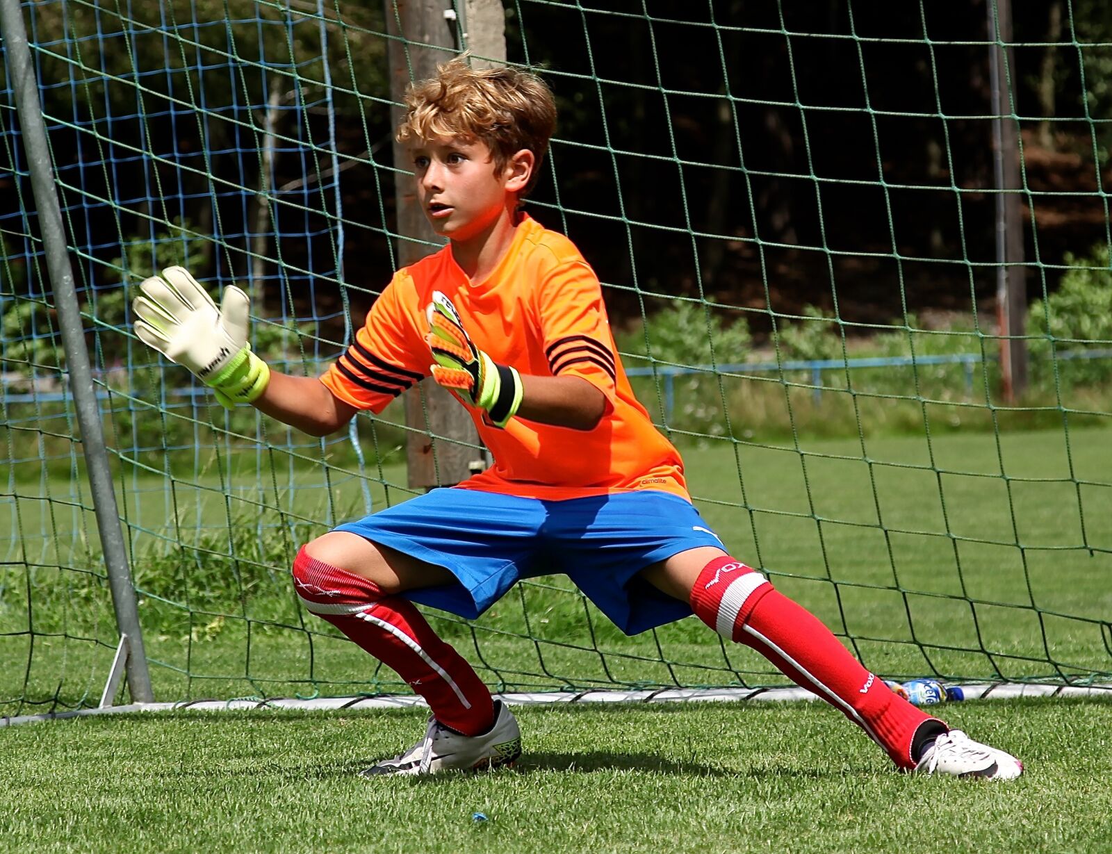 Canon EOS 5D Mark II sample photo. Keeper, football, sport photography