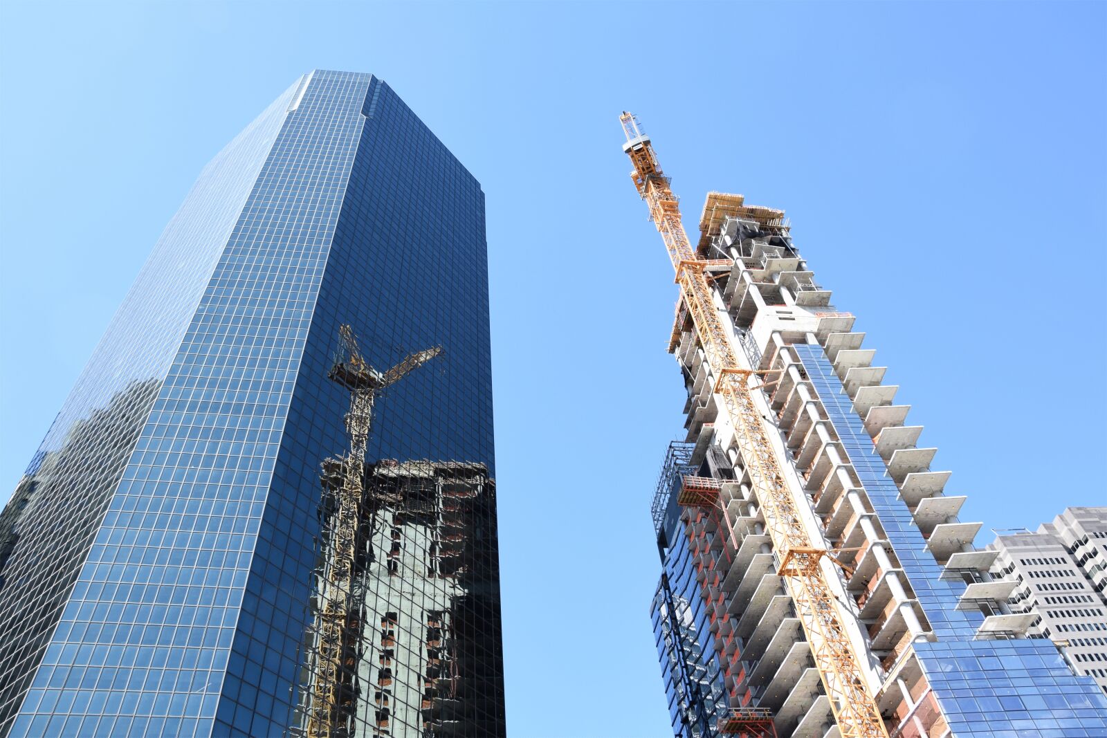 Nikon D3300 sample photo. Skyscraper, baukran, mirroring photography
