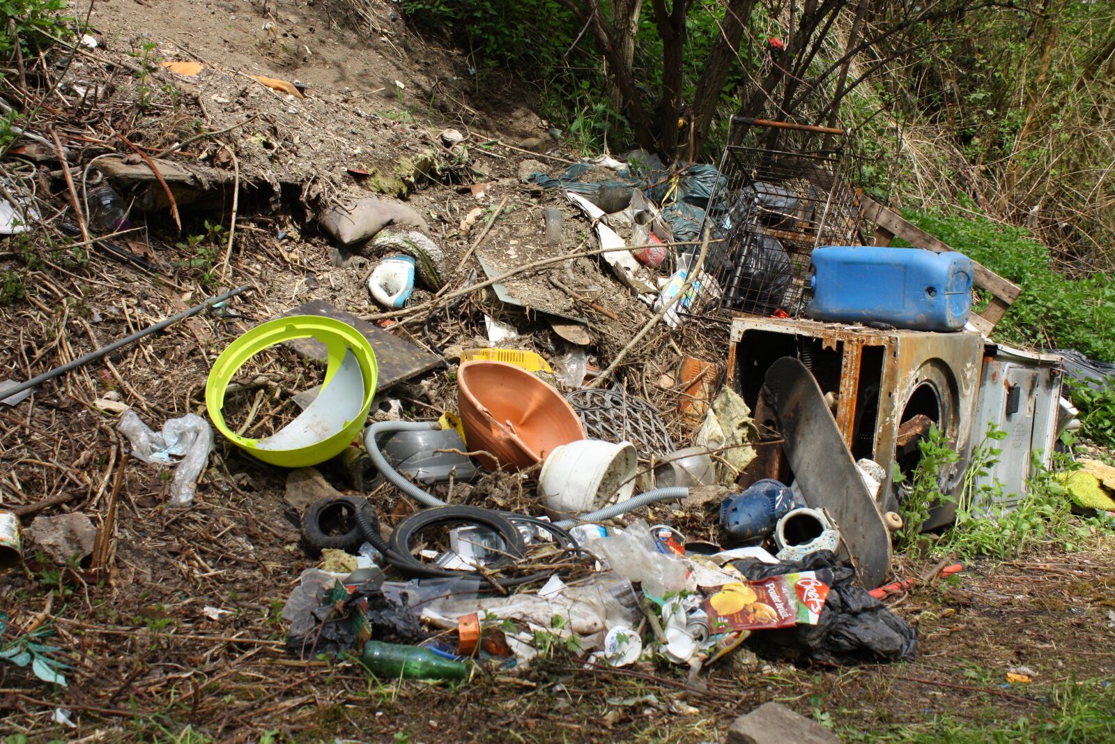 Canon EOS 450D (EOS Rebel XSi / EOS Kiss X2) sample photo. Waste, landfills, trash photography
