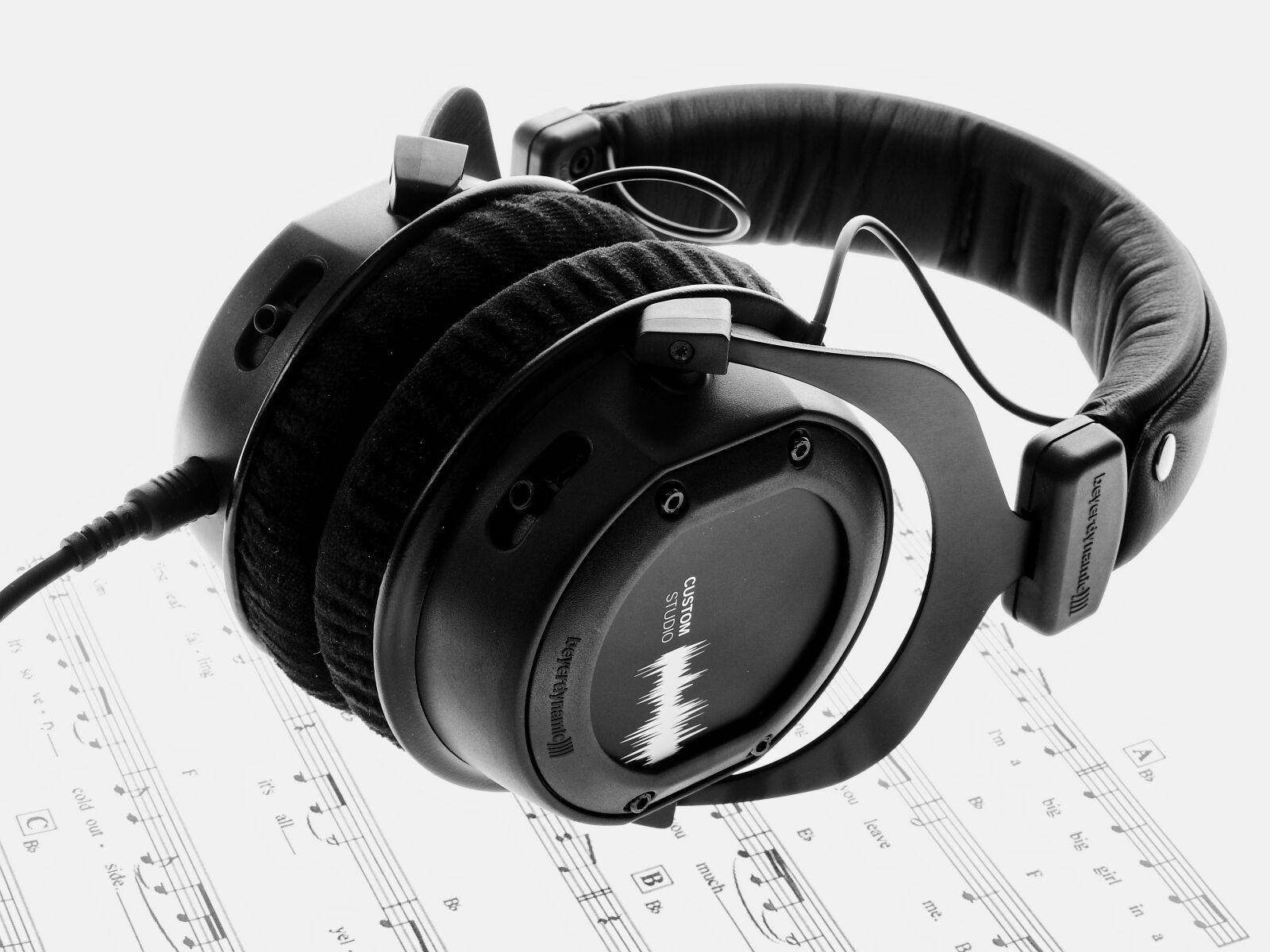 Nikon Coolpix P900 sample photo. Music, hifi, headphones photography