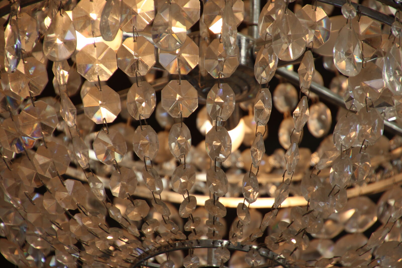 Canon EOS 7D Mark II sample photo. Bright, chandelier, crystal, glass photography