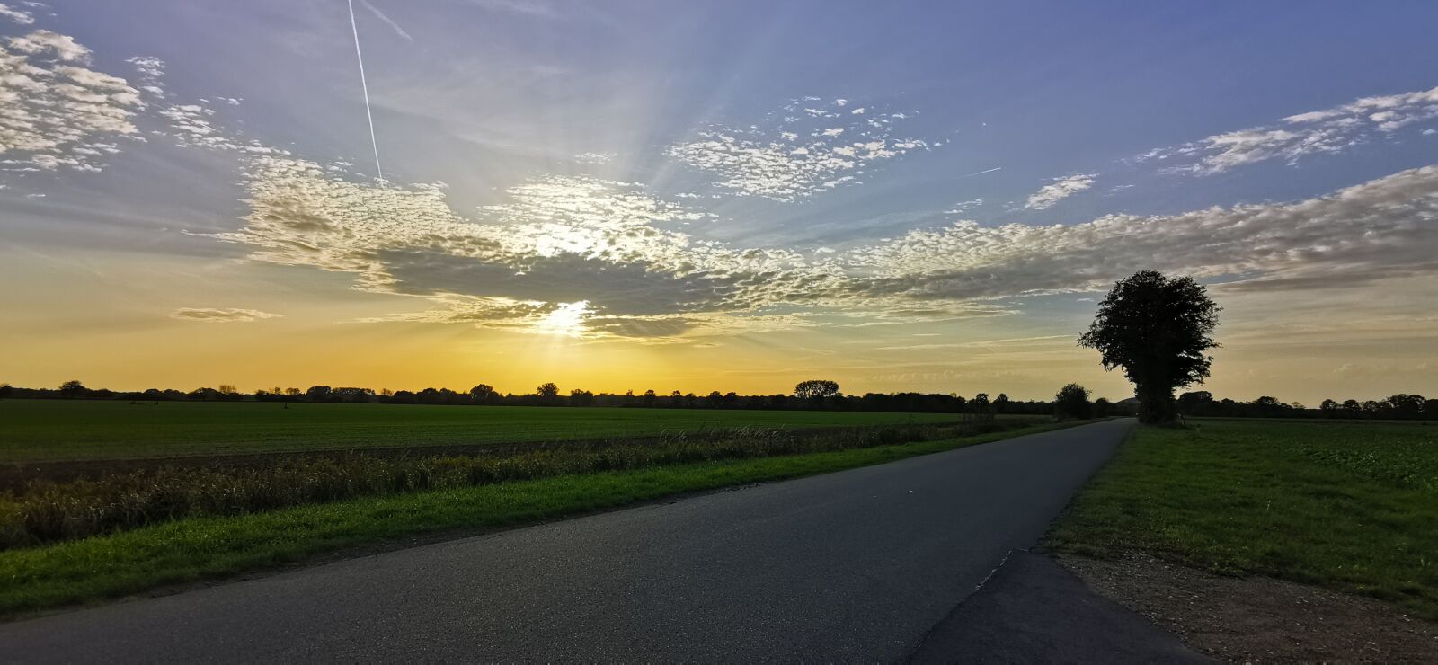 HUAWEI P30 Pro sample photo. Sunset, atmospheric, clouds photography