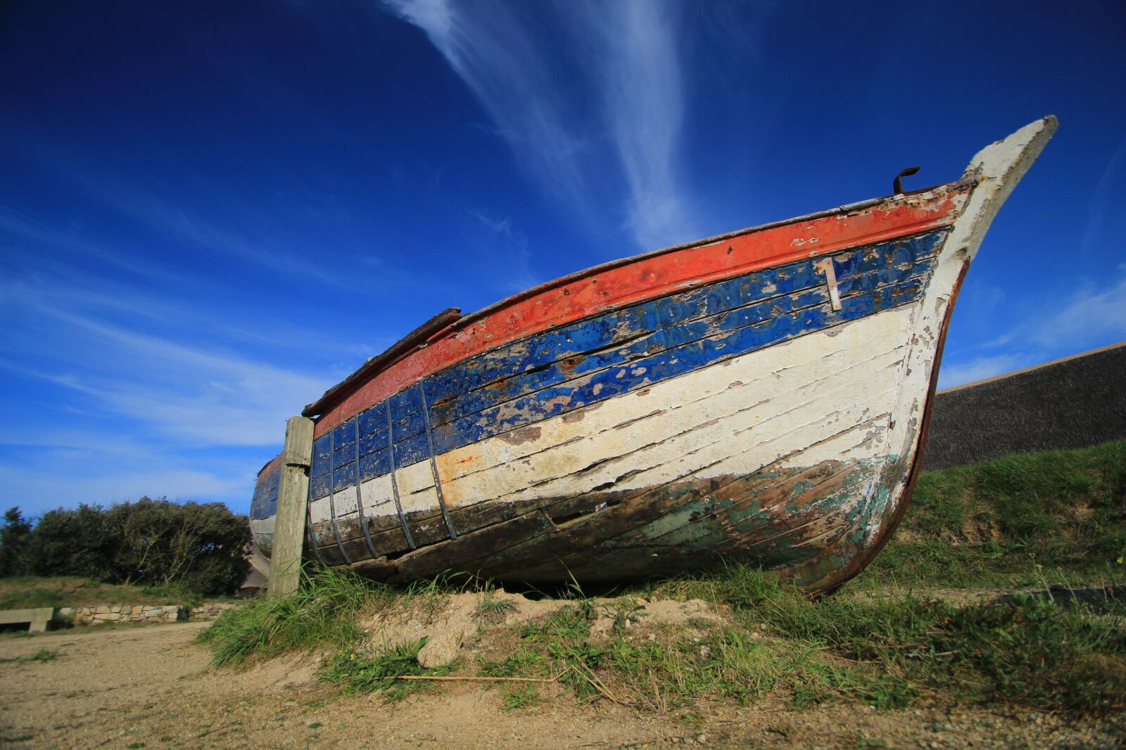 Canon EOS 700D (EOS Rebel T5i / EOS Kiss X7i) sample photo. Boat, sky, blue photography