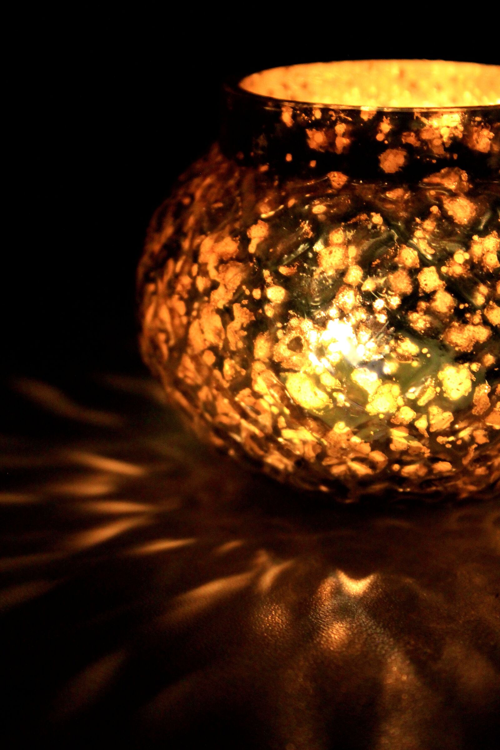 Canon EOS 1300D (EOS Rebel T6 / EOS Kiss X80) sample photo. Candle, light, glow photography