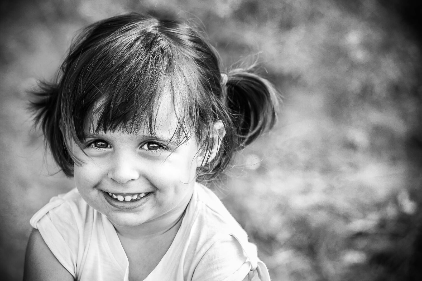Canon EOS 700D (EOS Rebel T5i / EOS Kiss X7i) sample photo. Little girl, smile, eyes photography