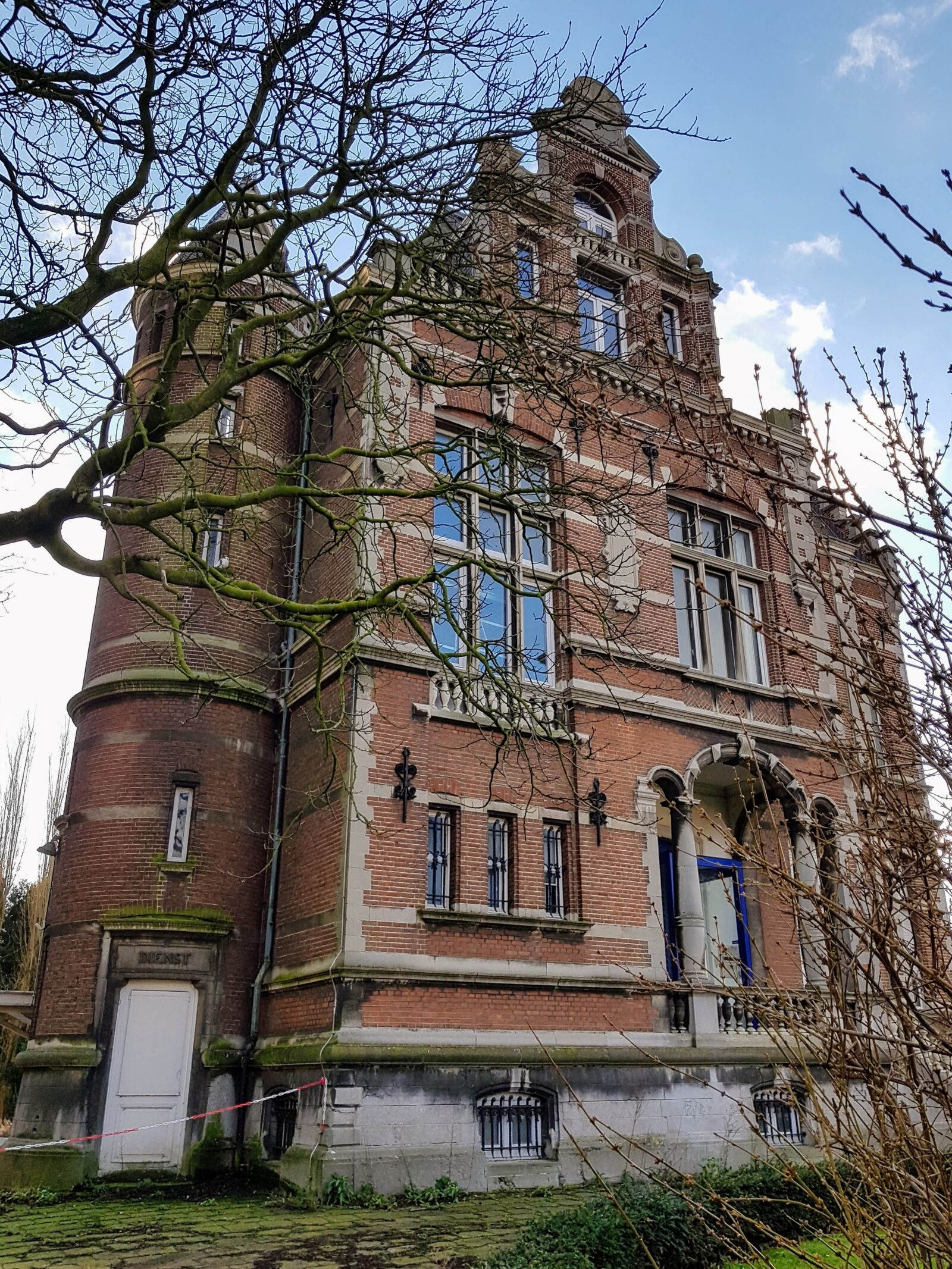 Samsung Galaxy S7 Edge sample photo. Architecture, old, building photography