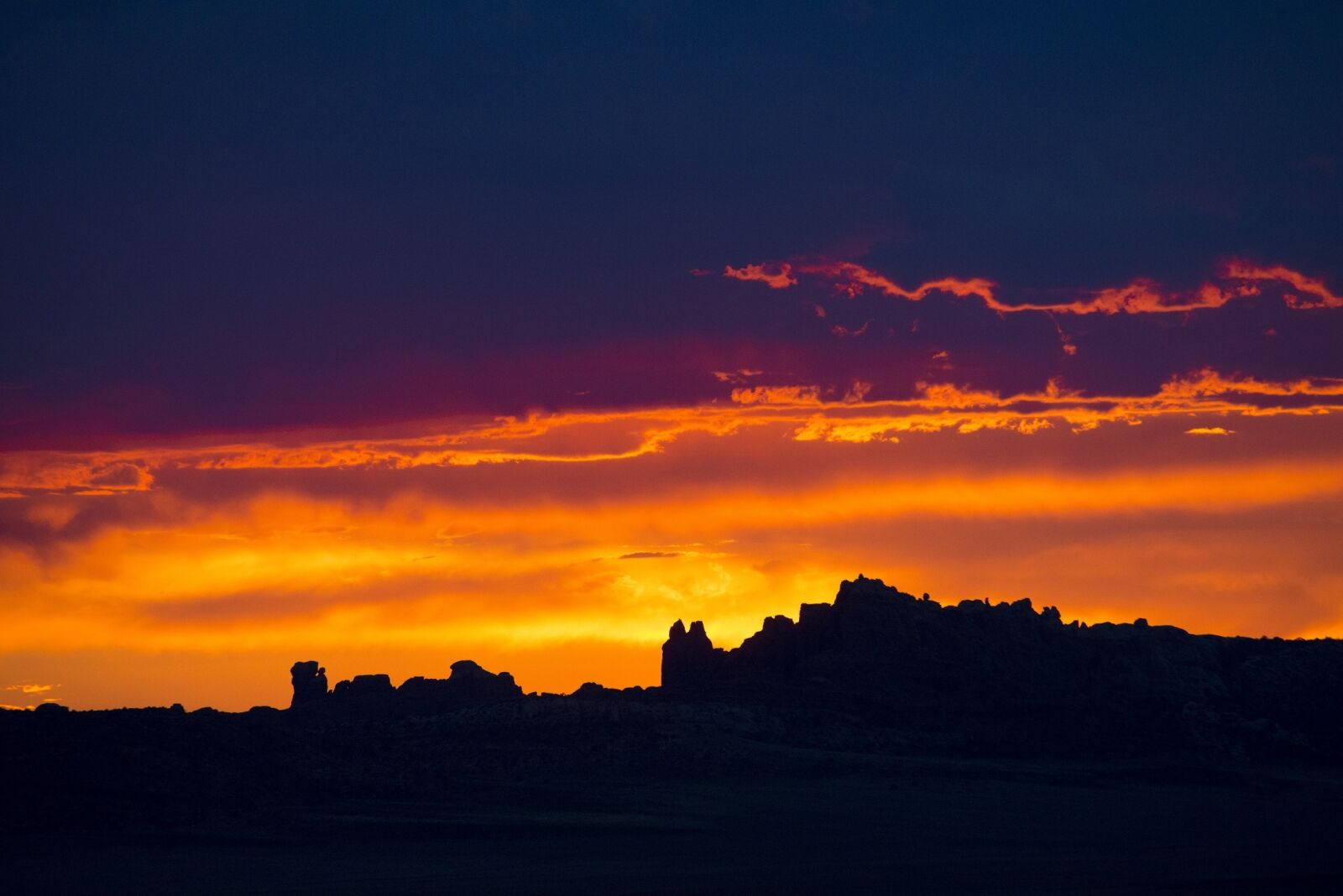 Nikon D800 sample photo. Sunset, silhouettes, landscape photography