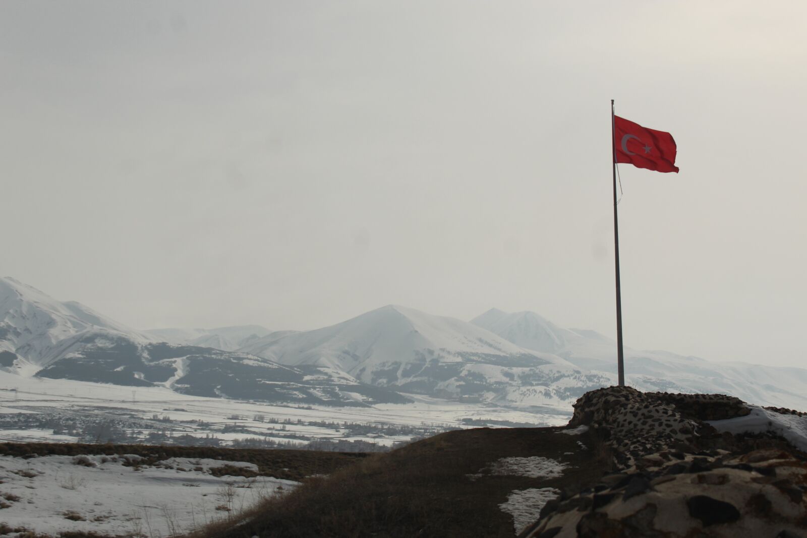 Canon EOS 1200D (EOS Rebel T5 / EOS Kiss X70 / EOS Hi) sample photo. Flag, homeland, folks photography