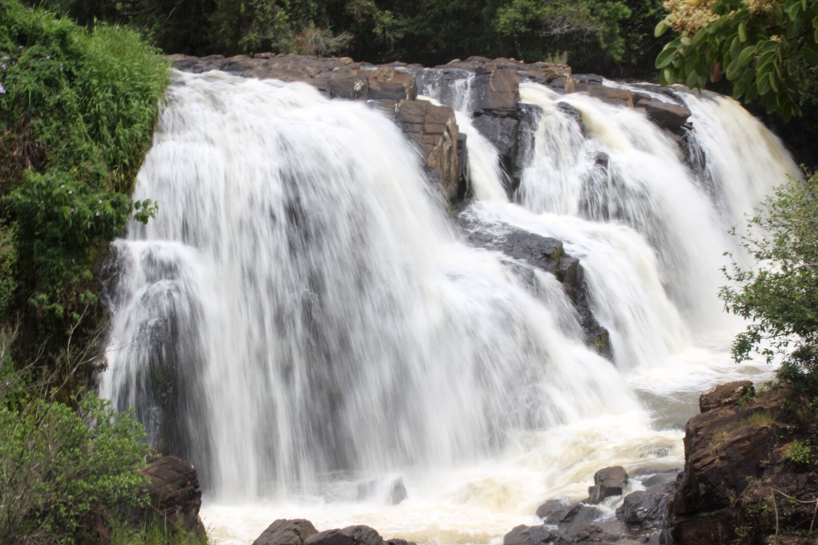 Canon EOS 600D (Rebel EOS T3i / EOS Kiss X5) sample photo. Waterfall, water, brazil photography