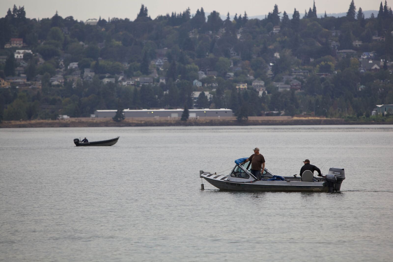 Canon EOS 5D Mark II sample photo. Recreational, boating, boat, town photography