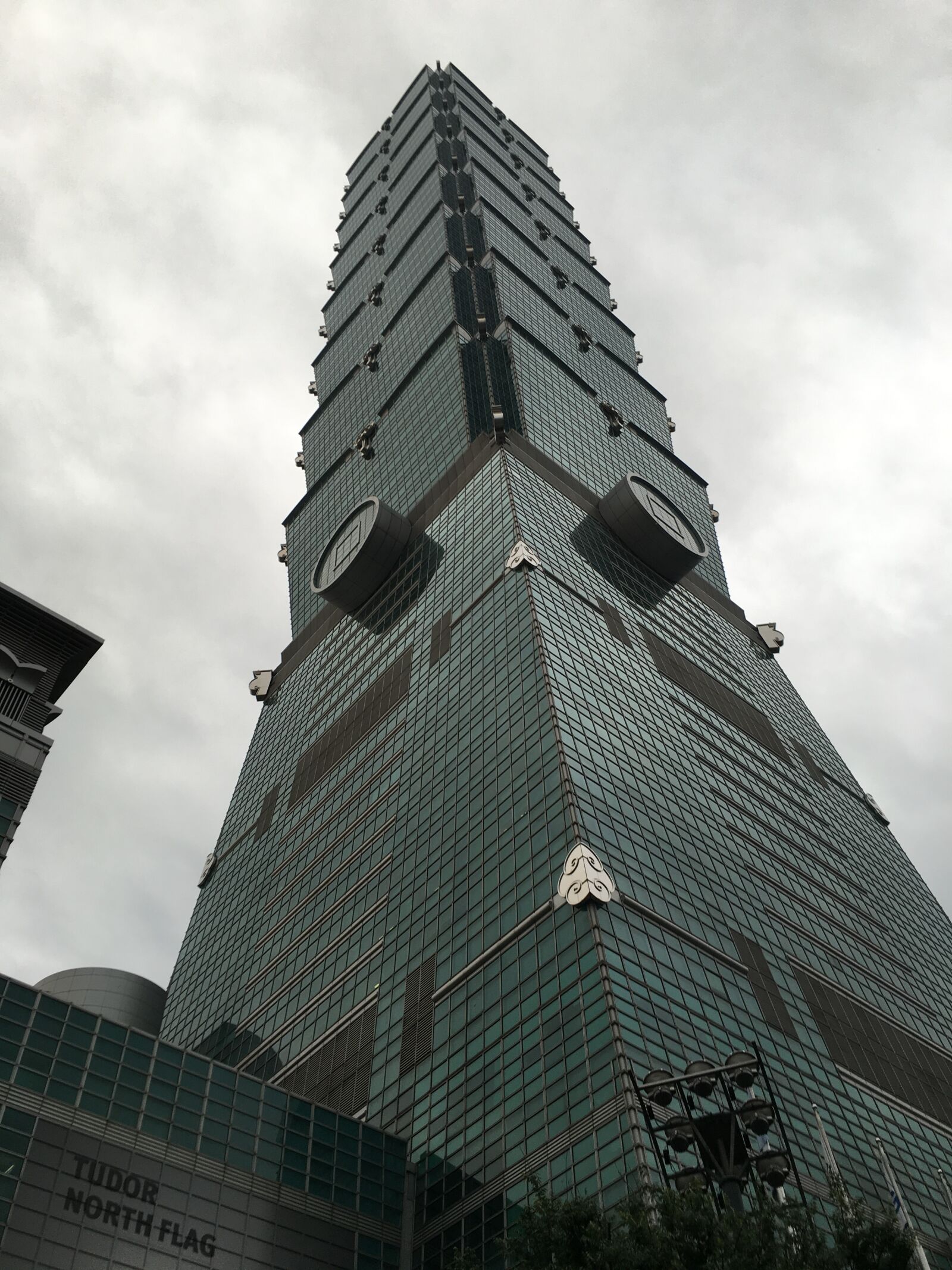 Apple iPhone 6s Plus sample photo. Taiwan, look up, 101 building photography