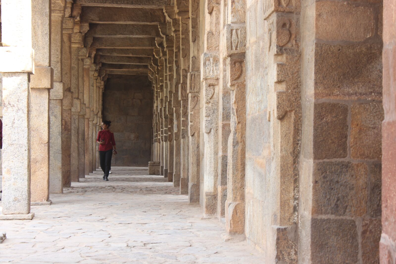 Canon EOS 700D (EOS Rebel T5i / EOS Kiss X7i) sample photo. Corridor, girl, independence photography
