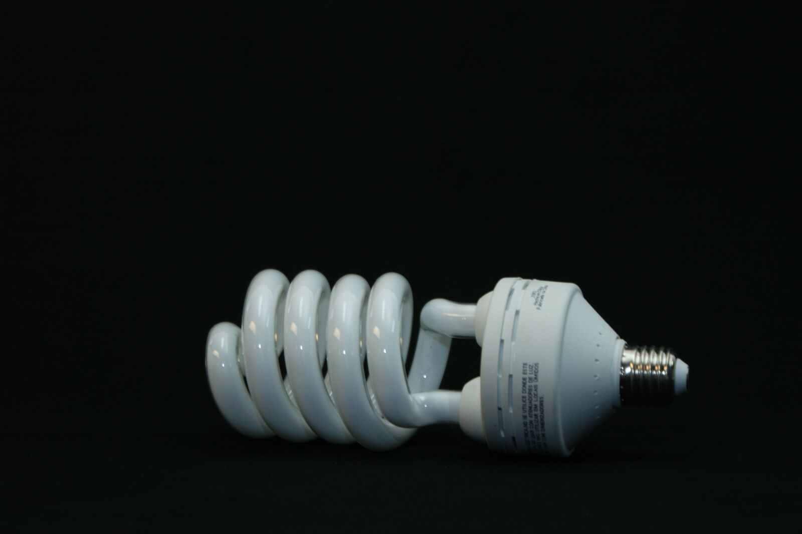 Sony Alpha DSLR-A350 sample photo. Focus, bulb, light photography