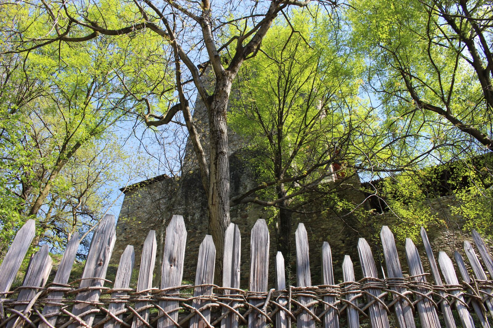 Canon EOS 700D (EOS Rebel T5i / EOS Kiss X7i) sample photo. Castle, tyrol, village photography