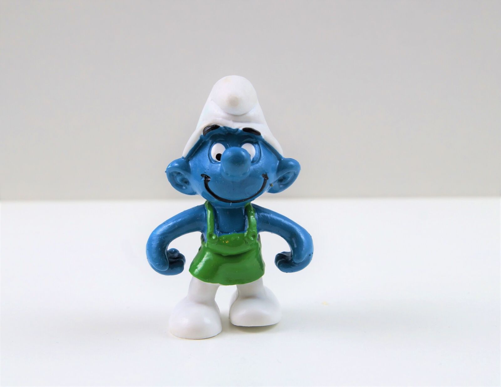 Sony DT 18-70mm F3.5-5.6 sample photo. Smurf, smurfs, gardener schlumpf photography