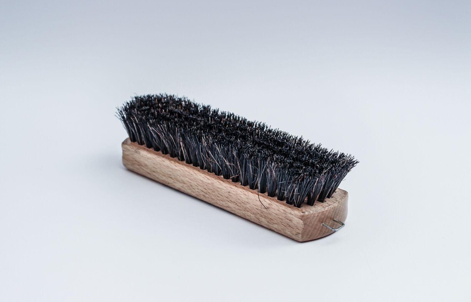 Canon EOS 700D (EOS Rebel T5i / EOS Kiss X7i) sample photo. Brush, shoe, brush, wooden photography