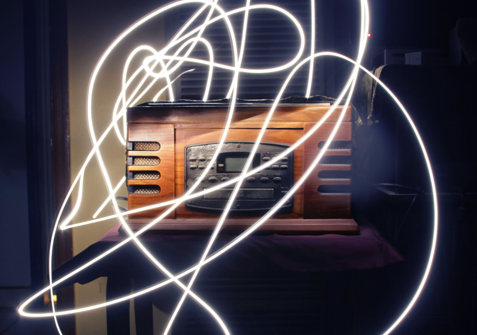 Canon EOS 550D (EOS Rebel T2i / EOS Kiss X4) sample photo. Light, painting, night, records photography