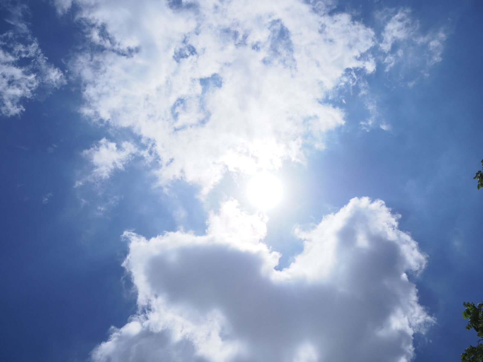 Olympus OM-D E-M10 II sample photo. Blue, blue, sky, clouds photography