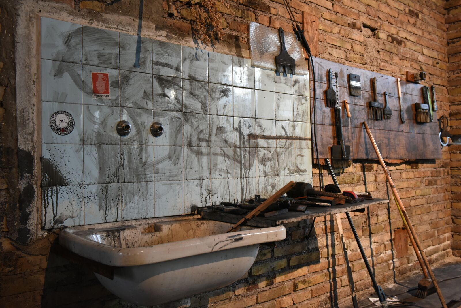 Nikon D810 sample photo. Washbasin, workshop, clutter photography