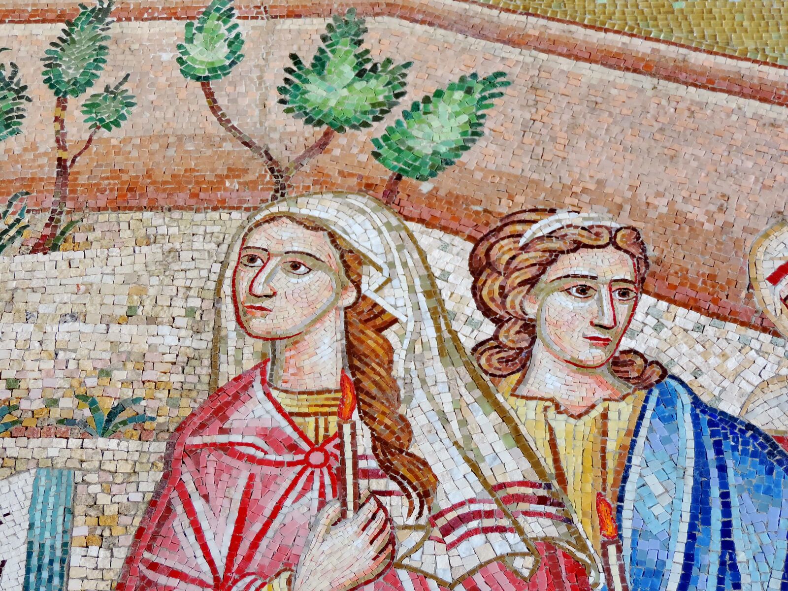 Nikon Coolpix P520 sample photo. Fine arts, mosaic, women photography