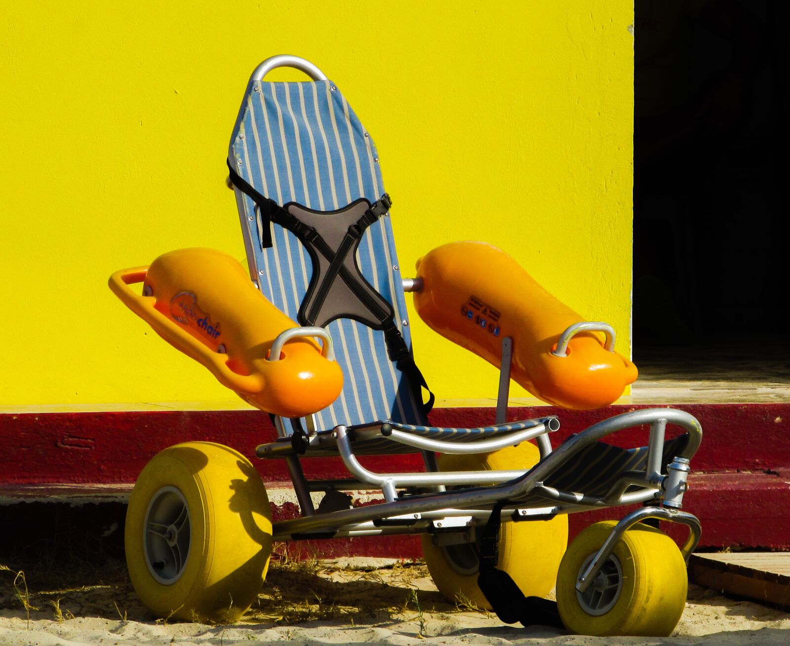 Canon PowerShot SX400 IS sample photo. Floating wheelchair, equipment, lifeguard photography