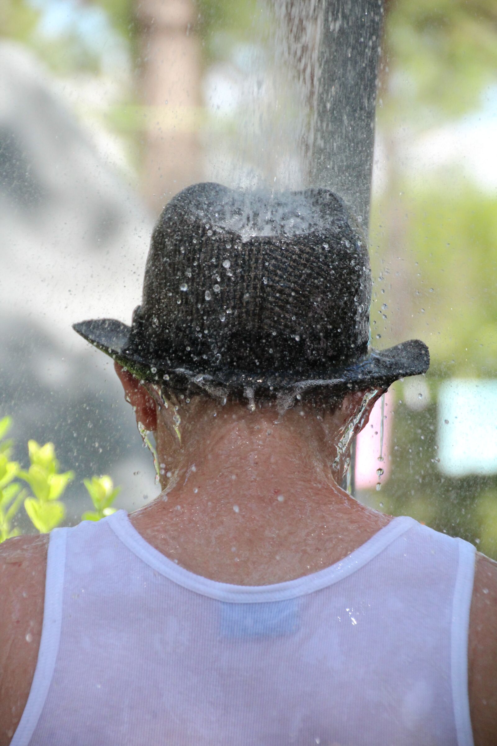 Canon EOS 600D (Rebel EOS T3i / EOS Kiss X5) sample photo. Rain, shower, wet photography