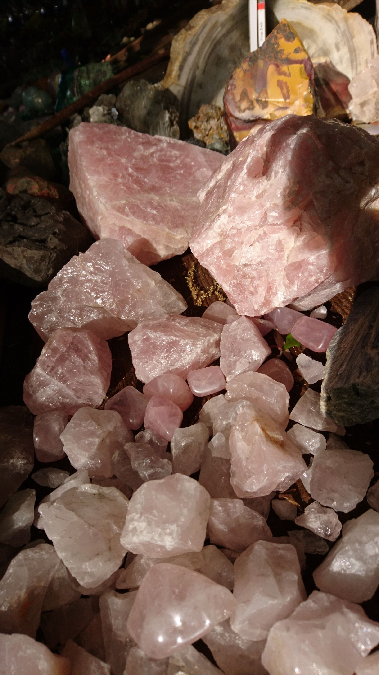 Sony Xperia X Compact sample photo. Rose quartz, background, stones photography