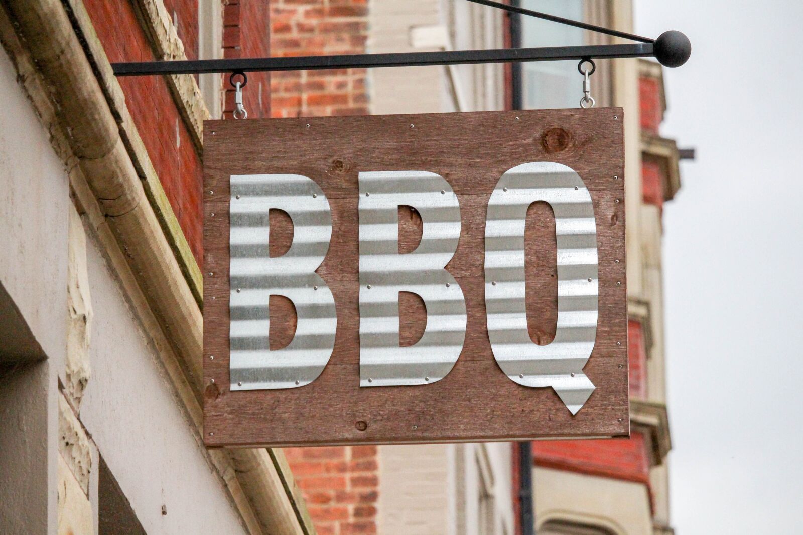 Canon EOS 700D (EOS Rebel T5i / EOS Kiss X7i) sample photo. Wood, bbq, building photography
