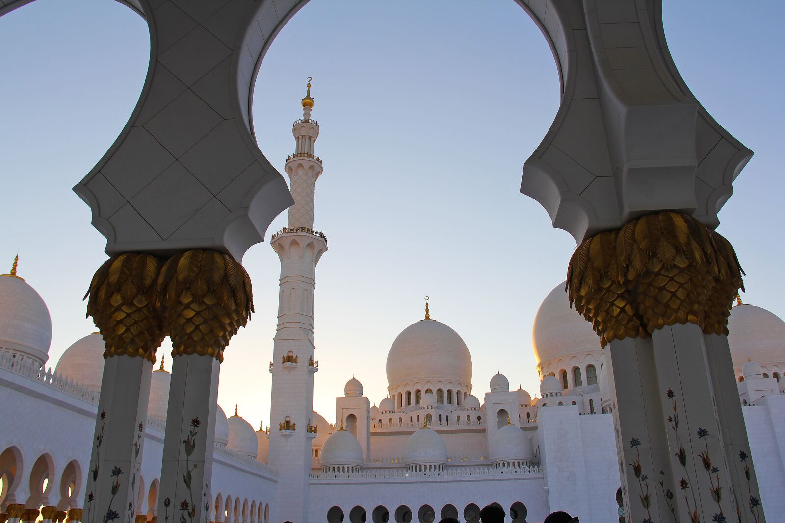 Canon EF-S 18-200mm F3.5-5.6 IS sample photo. Pray, muslim, sheikh zayed photography