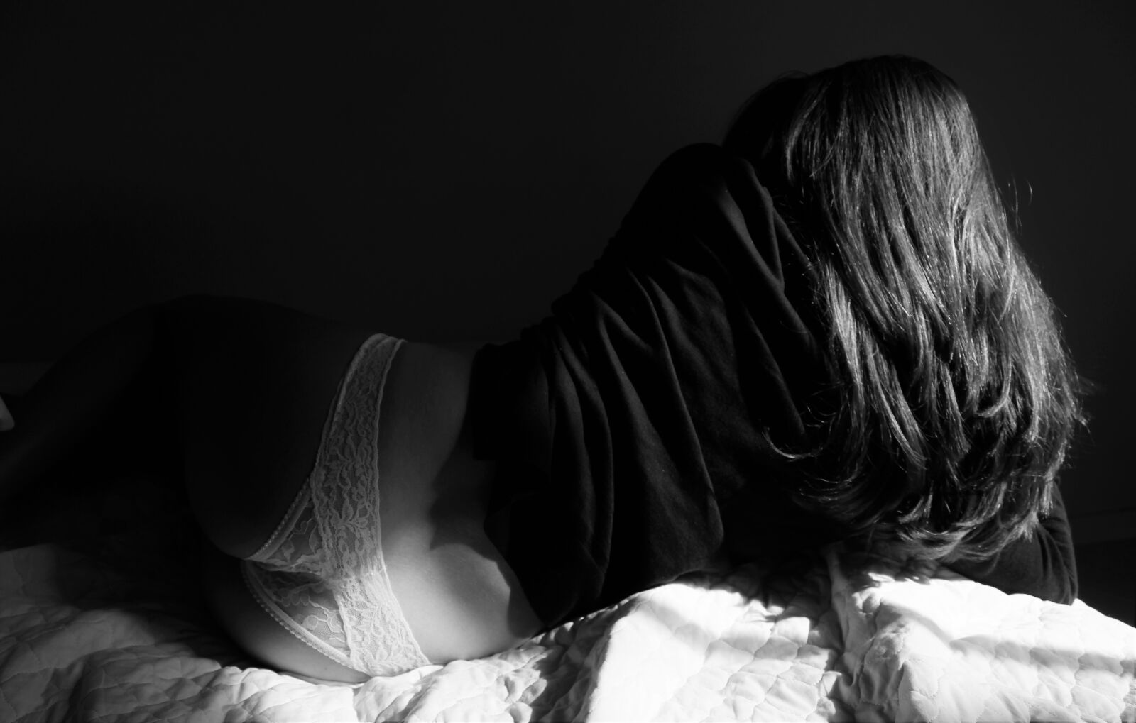 Canon EOS 1200D (EOS Rebel T5 / EOS Kiss X70 / EOS Hi) sample photo. Woman, sensual, black and photography