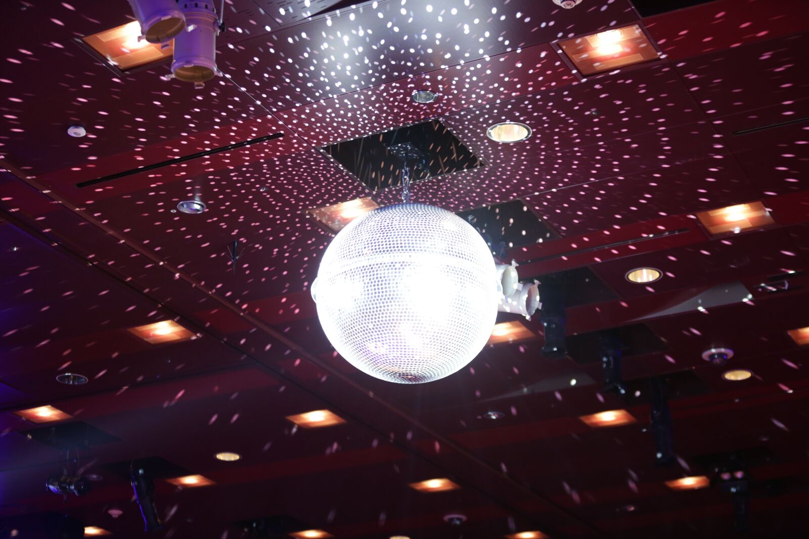 Canon EOS 5D Mark III sample photo. Party, mireobol, lighting photography
